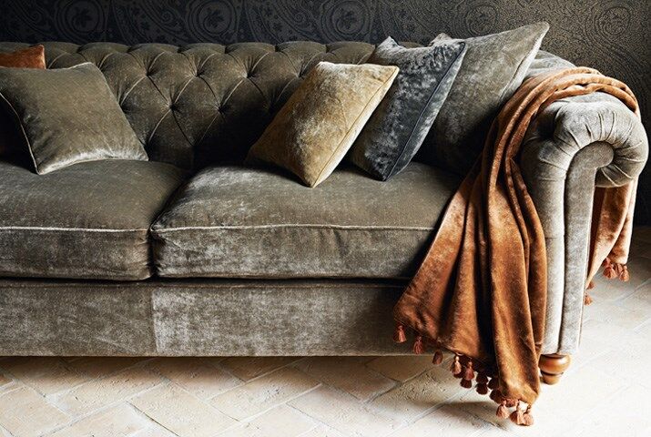 Curzon Velvet sofa lr1 Polsterei Hoxha & Miller